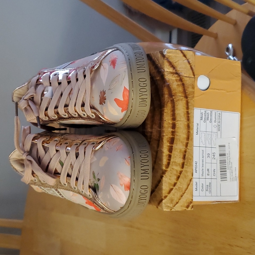 Maple Leaves Apricot Sneakers